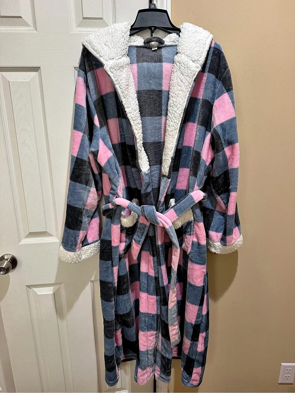 Checkered Hooded Robe in Pink & Blue Size XL